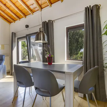 Apartment Detached House In Beautiful Quinta - Qa01