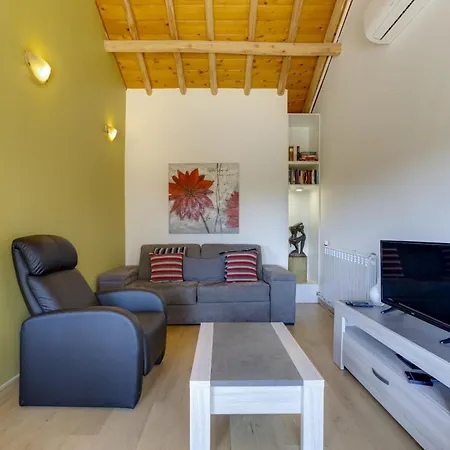 Apartment Detached House In Beautiful Quinta - Qa01