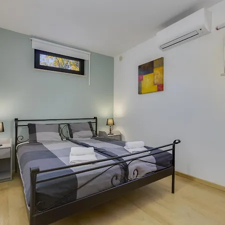 Detached House In Beautiful Quinta - Qa01 *