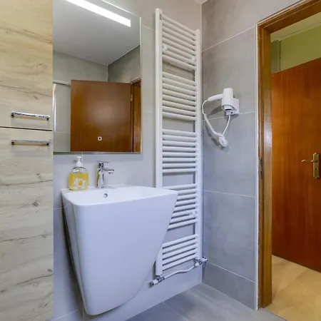 Detached House In Beautiful Quinta - Qa01 Apartment Lagos